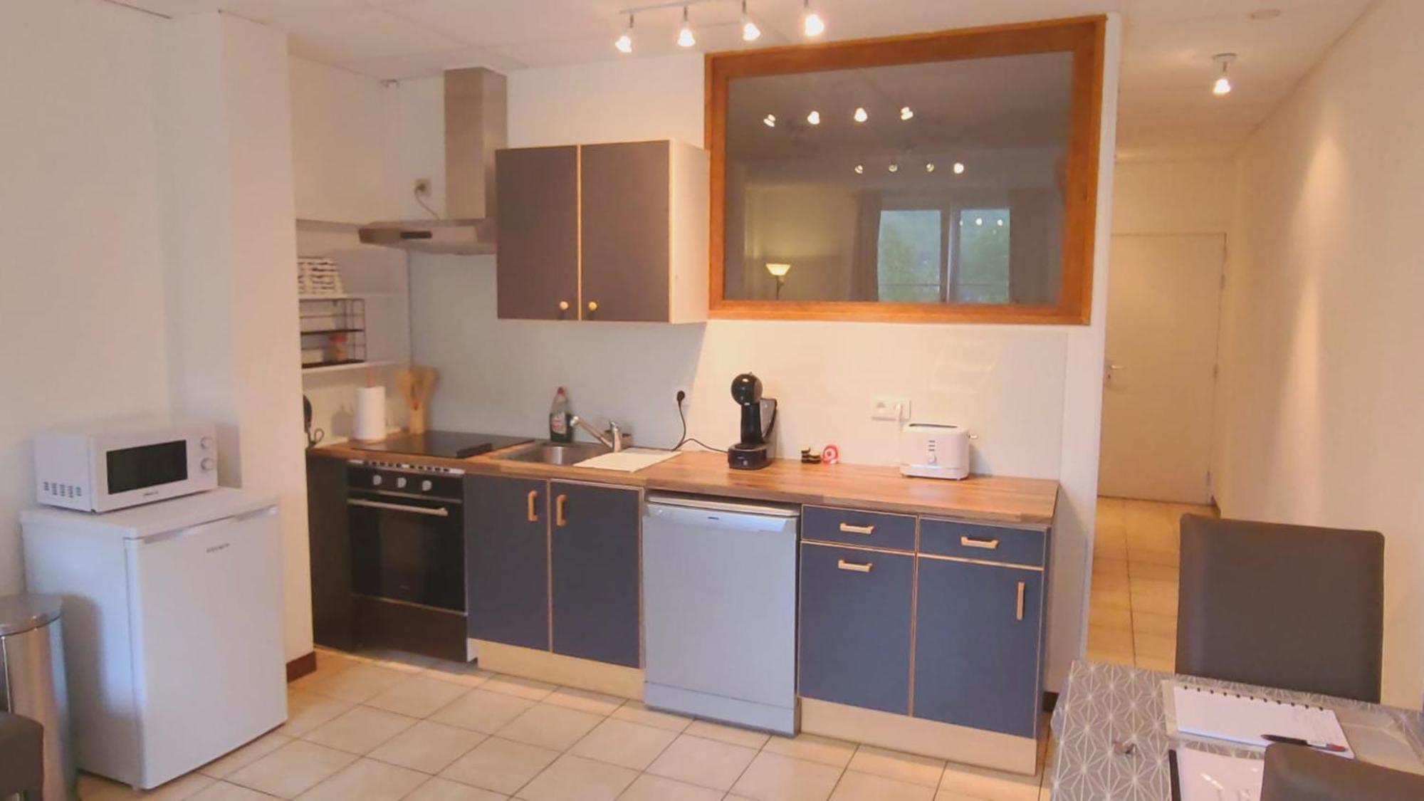 Hebergement Basique Et Fonctionnel Bon Rapport Qualite Prix Apartment Nameche Bagian luar foto